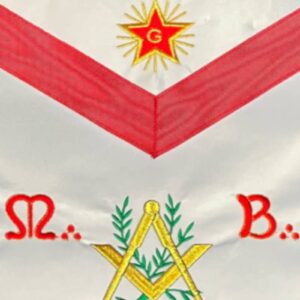 Tablier Maçonnique de Maître REAA - Satin Blanc - M:. B:. - Lacs d'Amour - Compas et Equerre - Acacia - Etoiles Flamboyante avec G doré brodés main - Simili Cuir - Broderie Main - Satin Blanc - Taille 35*30 cm