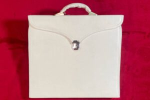 B J PORTE DECORS BLANC MANCHE RIGIDE CLEF ZIP SIMILI CUIR INTERIEUR BLEU 2