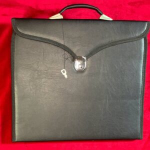 Porte-Décors maçonniques en grande taille -souple avec zip et boucle - Manche rigide - Deux couleurs - BLK - WHT