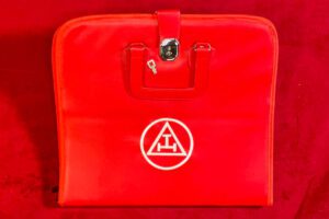 B J – PORTE DECORS ROUGE ROYAL ARCH 2