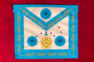 B J – TABLIER SERIE VOUTE RF AIGUES MARINE 3ROSASSES 1