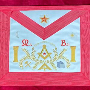 Tablier Maçonnique de Maître REAA - 2 Colonnes - Maillet et Ciseaux - Pierre Cubique - Perpendiculaire - Lune Soleil - Equerre et Compas, Branches d'Acacia - Etoile - Cercle - G - Simili Cuir - Broderie machine - Taille 35*30 cm