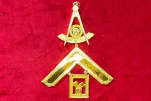 B J – BIJOUX PASSE VENERABLE MAITRE EQUERRE COMPAS GOLD