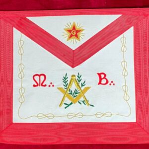 Tablier Maçonnique de Maître REAA - Satin Blanc - M:. B:. - Lacs d'Amour - Compas et Equerre - Acacia - Etoiles Flamboyante avec G doré brodés main - Simili Cuir - Broderie Machine - Satin Blanc - Taille 39*33 cm