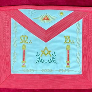 Tablier Maçonnique de Maître REAA - M:. B:. - Deux Colonnes B & J -Compas Equerre - Lacs - Acacias - Lune Soleil - Delta - G - Brodé main - Simili Cuir - Broderie machine - Taille 35*30 cm