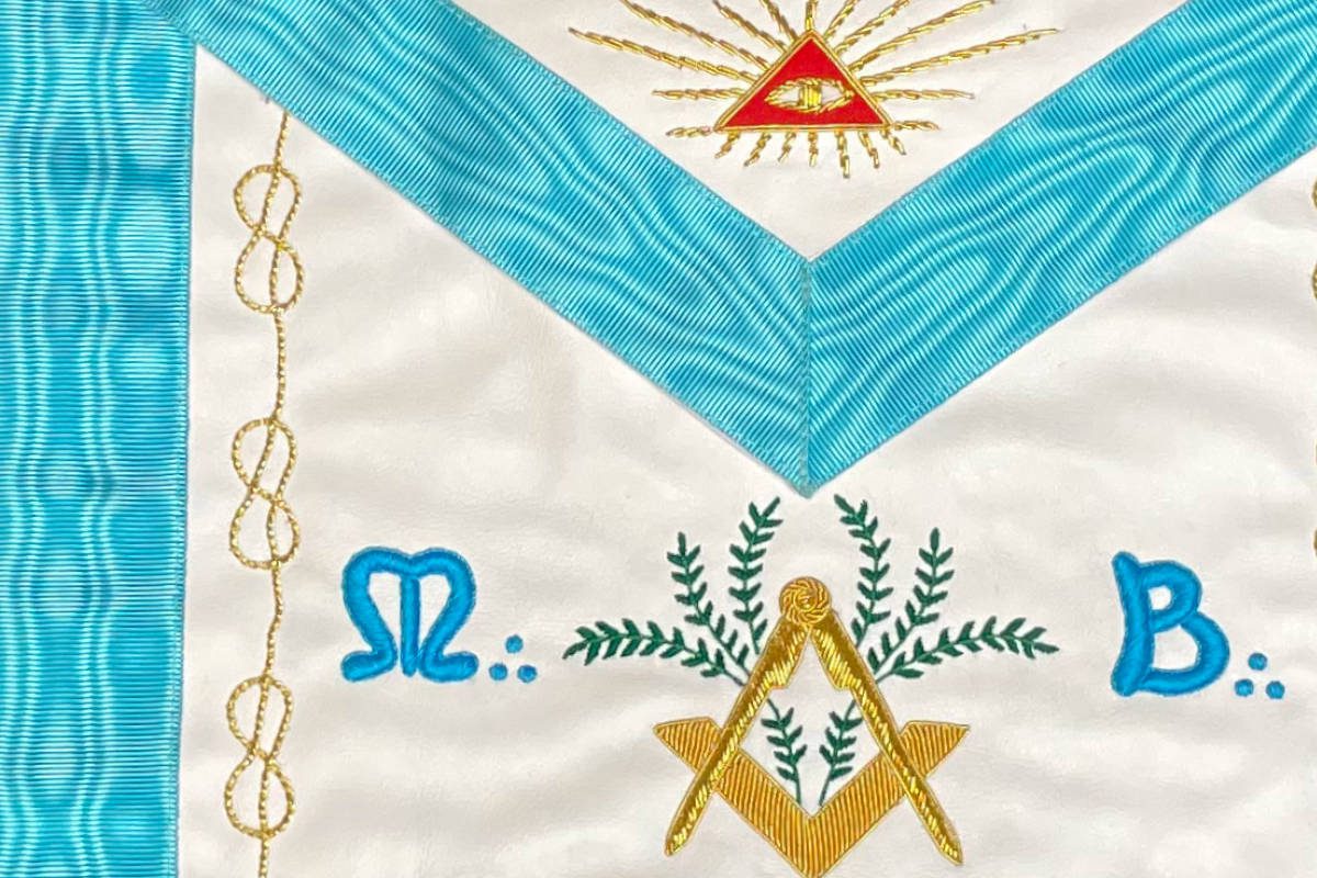 Tablier-maitre-RFT-lacs-MB-Compas-Equerre-Acacia-Delta-dettail TABLIER MAITRE RFT LACS MB COMPAS EQUERRE ACACIA DELTA DETTAIL