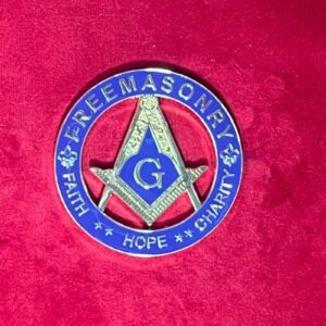 Médaille Maçonnique honorifique, FREE MASONRY ** FAITH ** HOPE ** CHARITY, avec Equerre-Compas G dorés, fond couleur au choix
