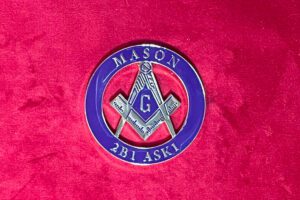 B J – B J MEDAILLE EQUERRE COMPAS G MASON 2B1 ASK1 FOND BLEU