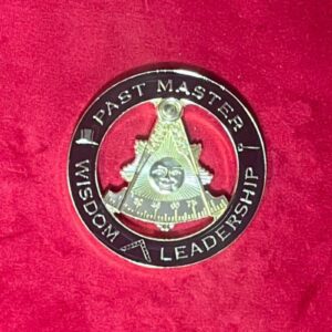 Médaille Maçonnique - PASTER MASTER - WISDOM LEADERSHIP avec Equerre-Compas-Soleil-dorés sur fond coloré - Autolollante