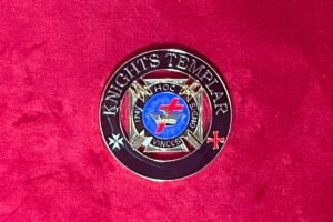 B J – B J MEDAILLE KNIGHTS TEMPLAR IN HOC SIGNO VINCES FOND NOIR