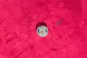 B J – PINS DORé ROTARY INTERNATIONAL 2,2CM 1