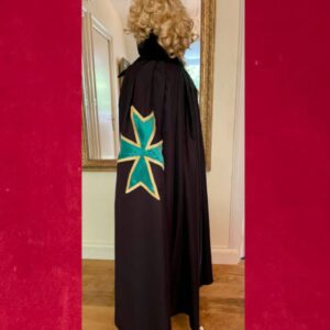 Manteau de Chevalier de Malte - Croix verte  à l'intérieur contour en tissu vert avec broderie dorée