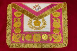 B J – TABLIER GE YLGGG AVEC FRANGES DOS 1