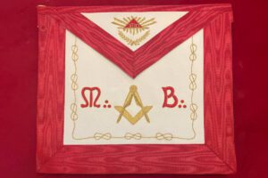 B J  TABLIER MAITRE REAA NOM INNEFABLE 2