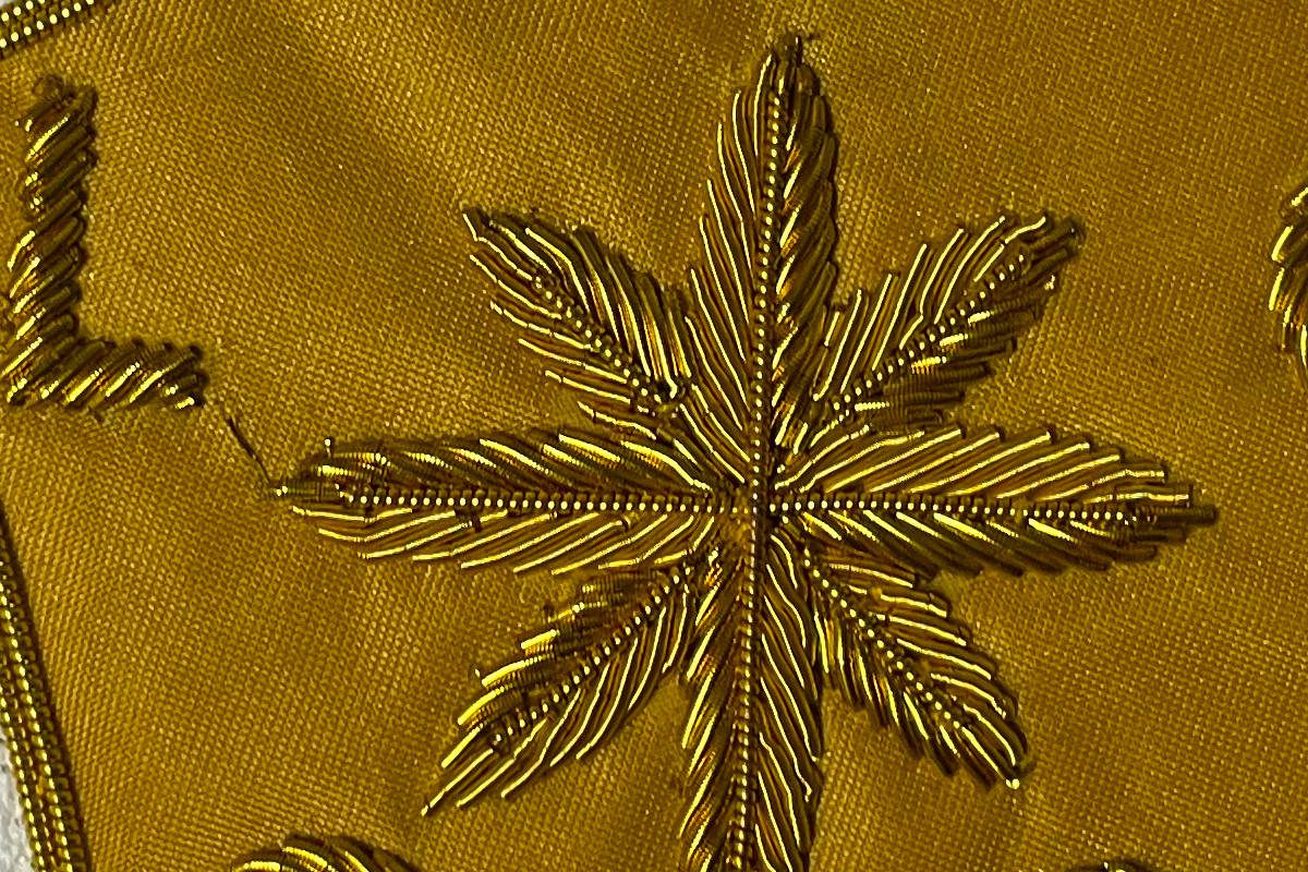 B-J - Tablier-RdY-YLCCC-Royal-Harch-detail-2 B J – TABLIER RDY YLCCC ROYAL HARCH DETAIL 2