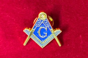 B J – PINS EQUERRE COMPAS G DORé FOND BLEU